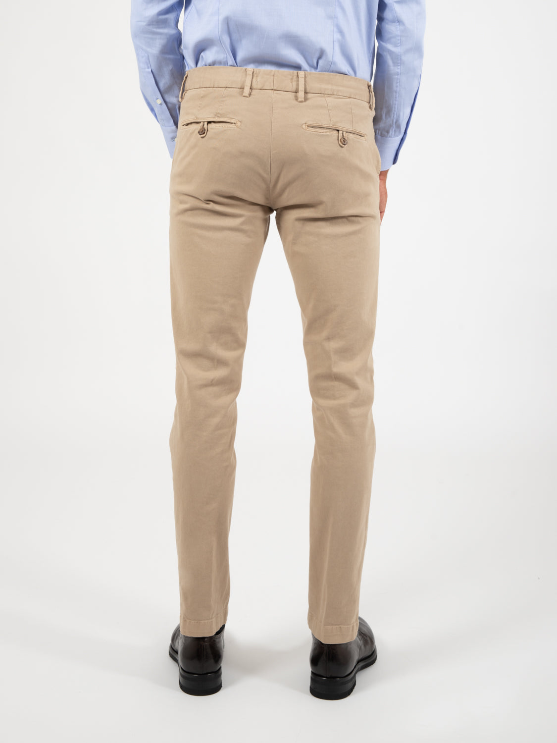 Pantaloni slim in cotone sabbia