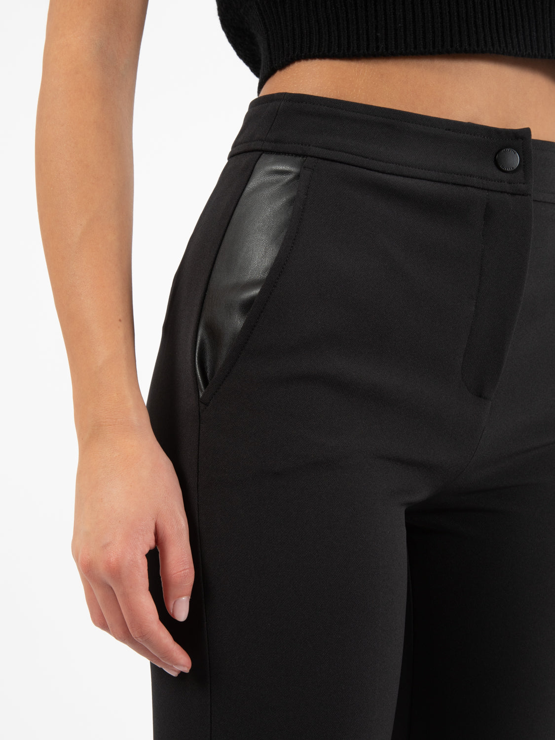 Pantalone a trombetta crêpe nero