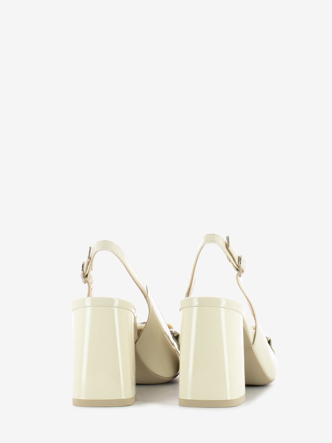 Chanel con catena latte