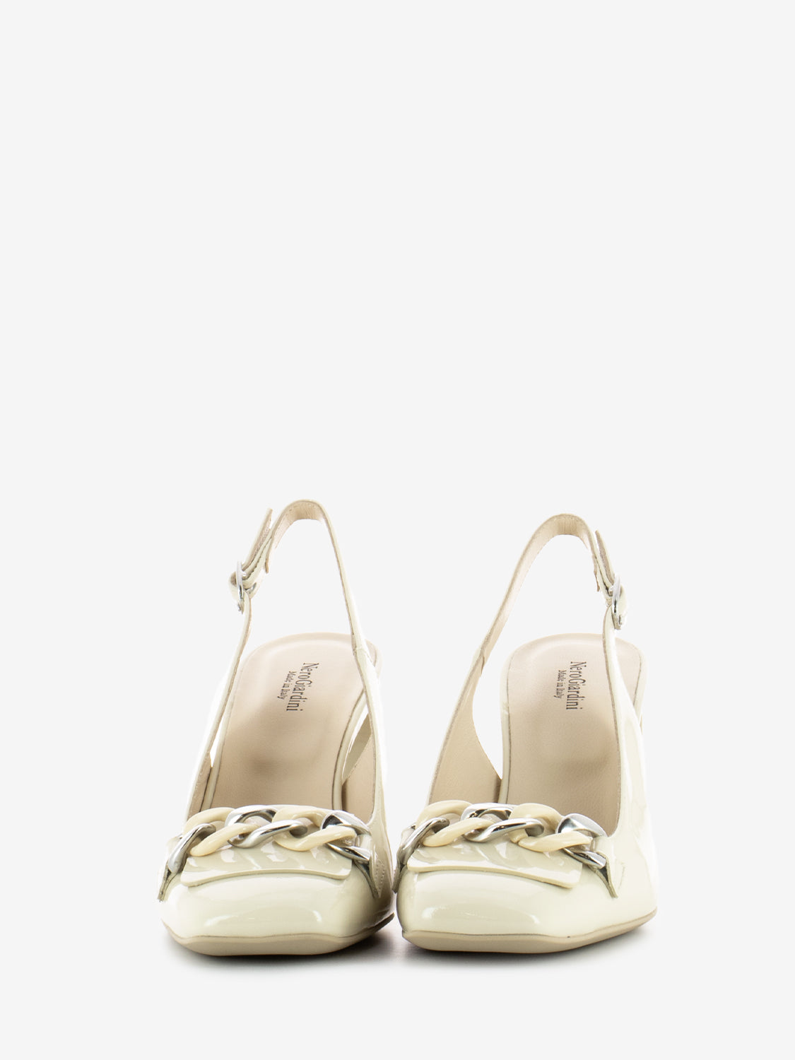 Chanel con catena latte