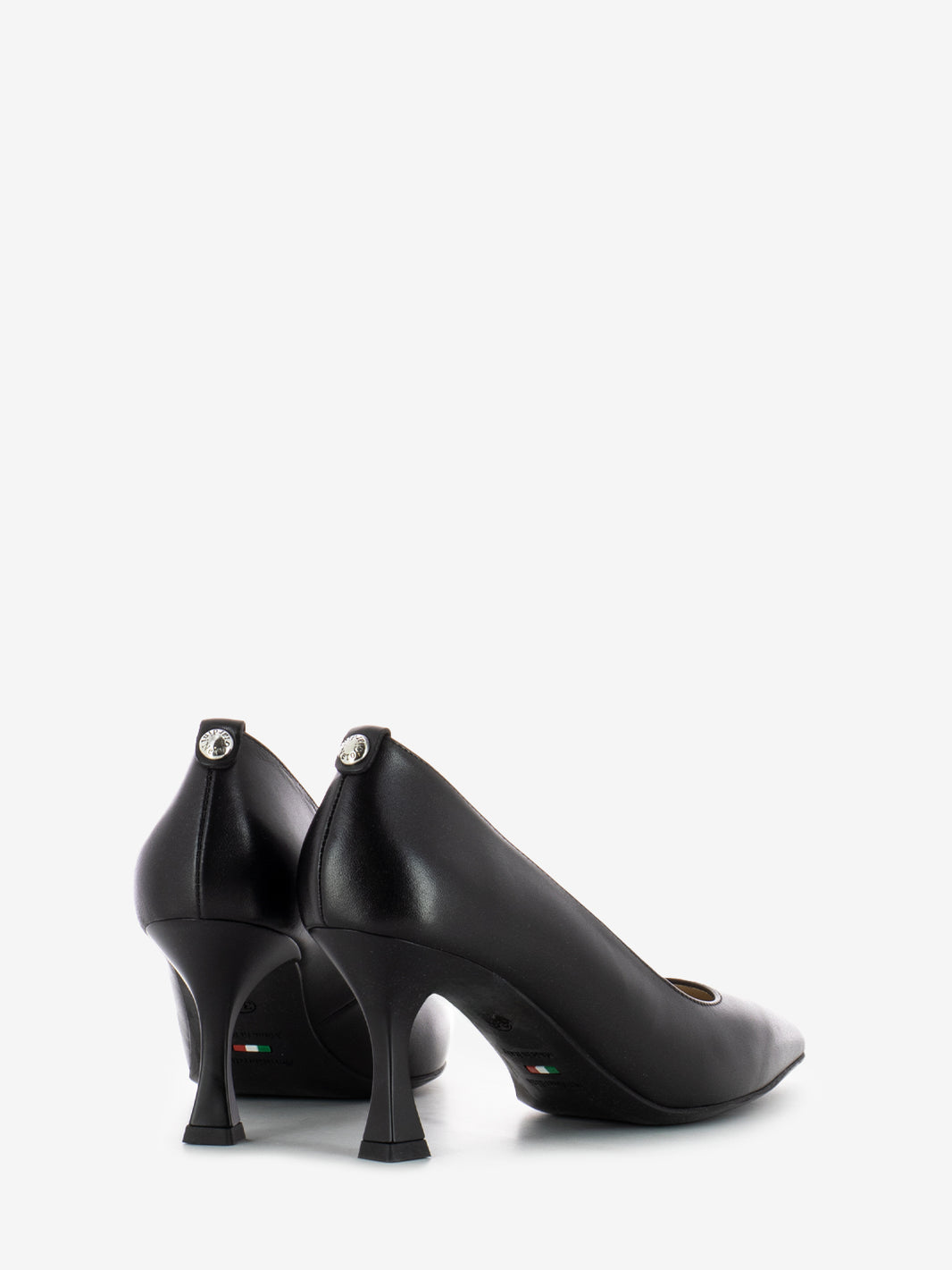 Pandora décolleté in black nappa