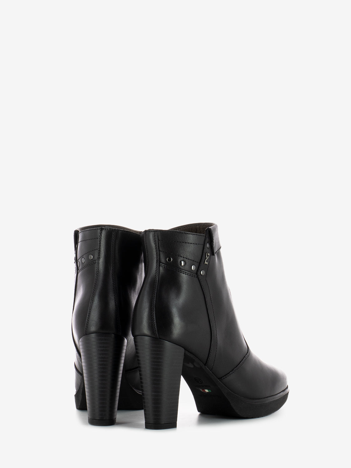 Altilia black glove trunk