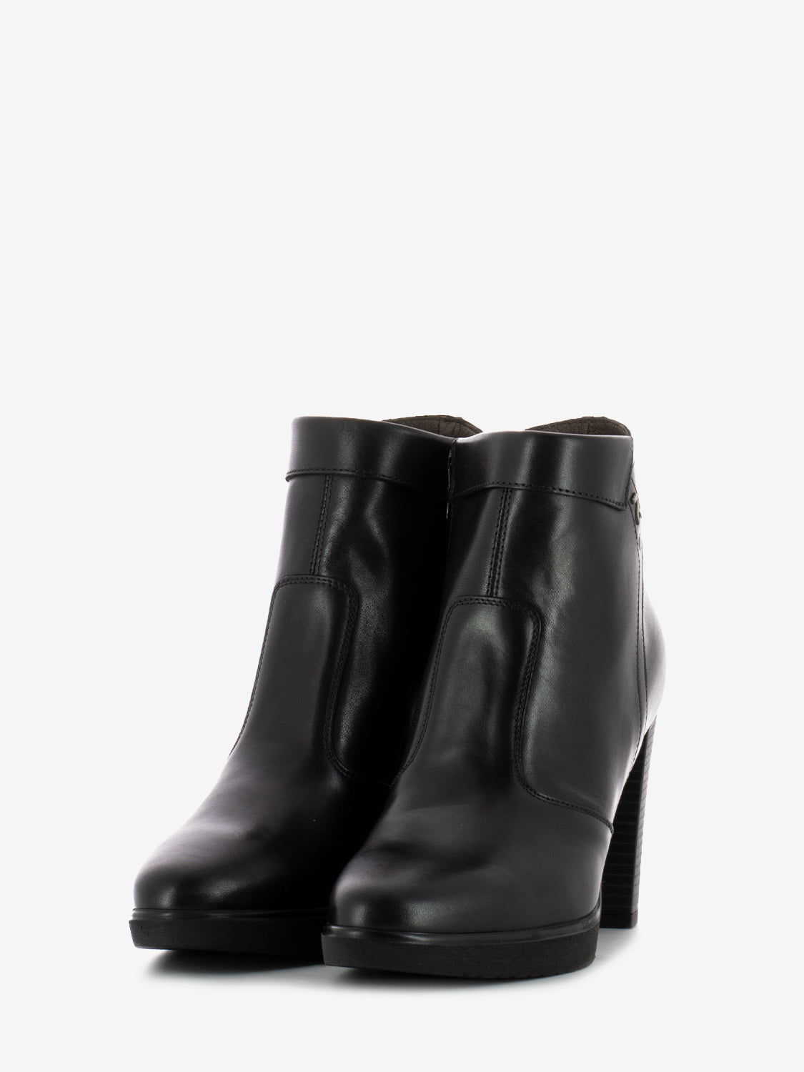 Altilia black glove trunk