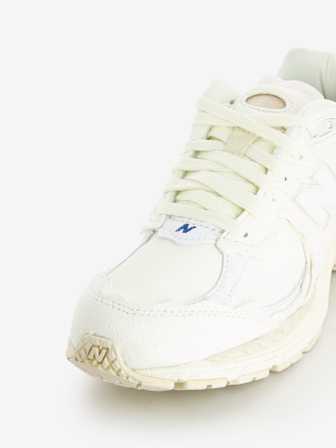2002R suede e mesh white