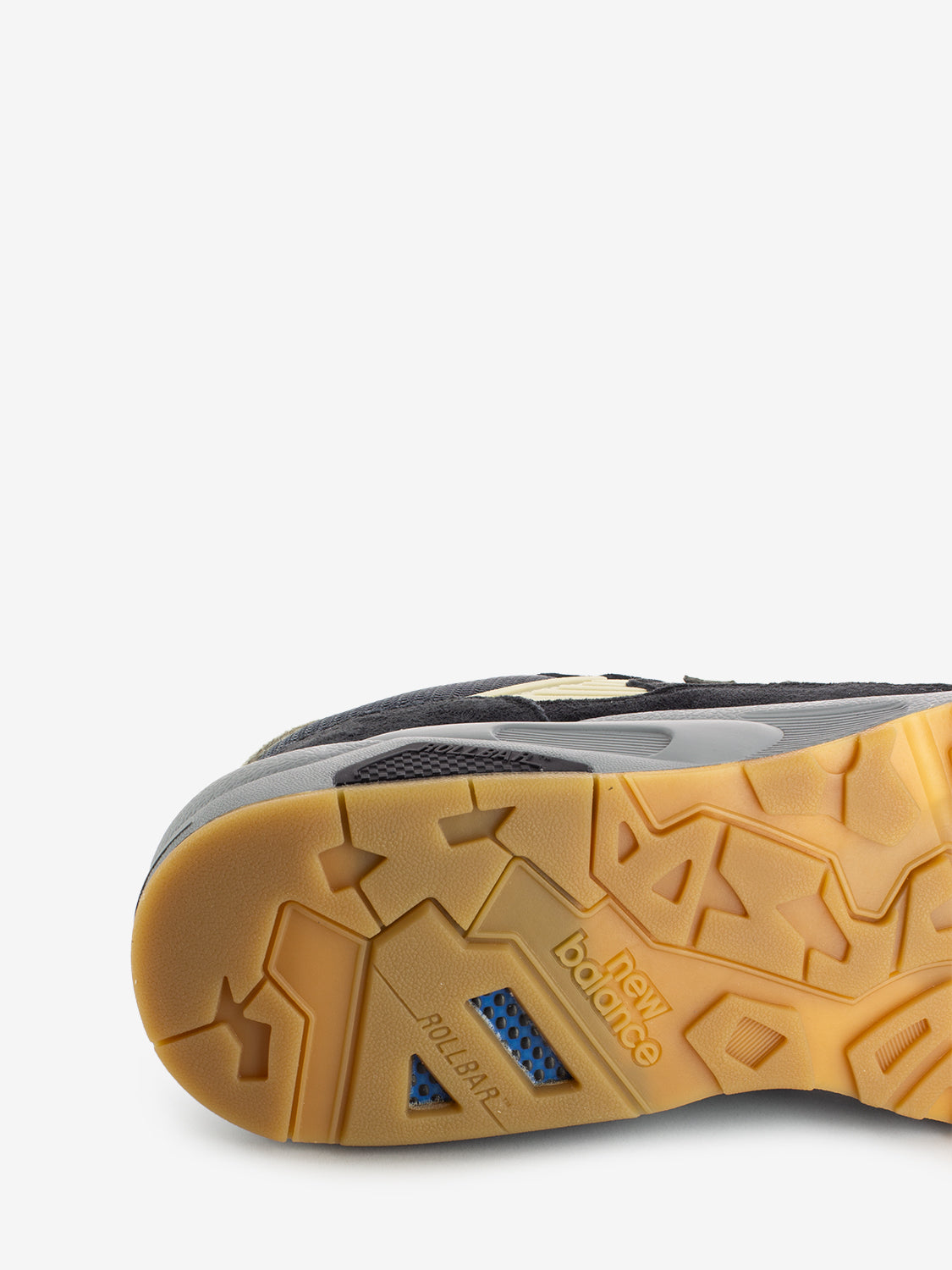 580 unisex phantom lifestyle sneakers
