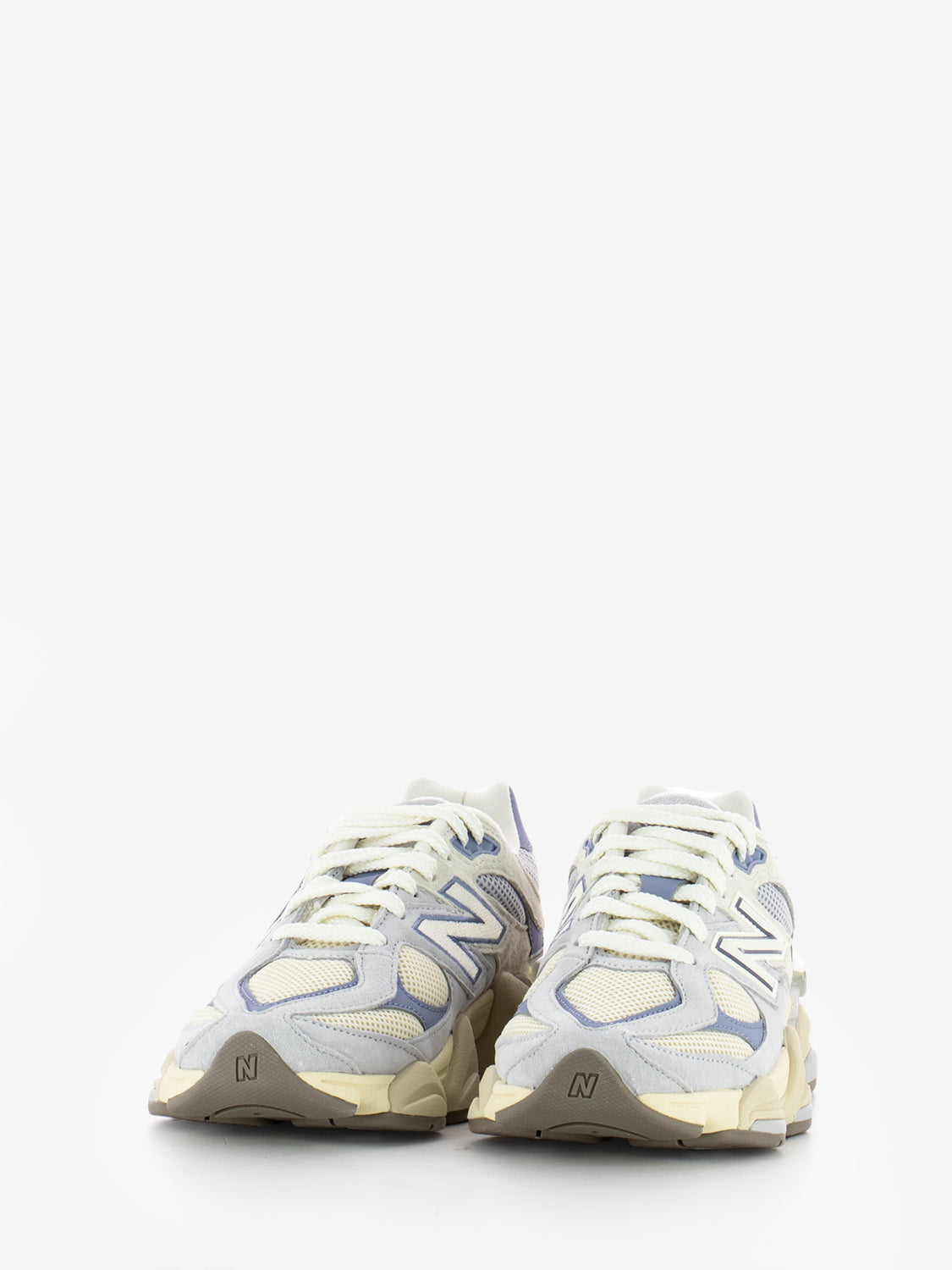 9060 lifestyle leilac / light blue sneakers