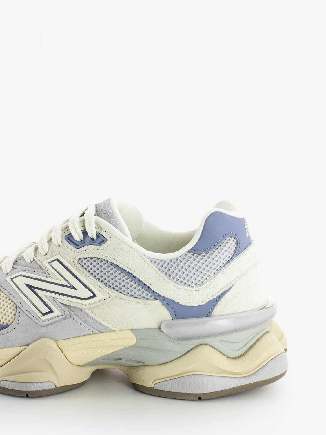 9060 lifestyle leilac / light blue sneakers