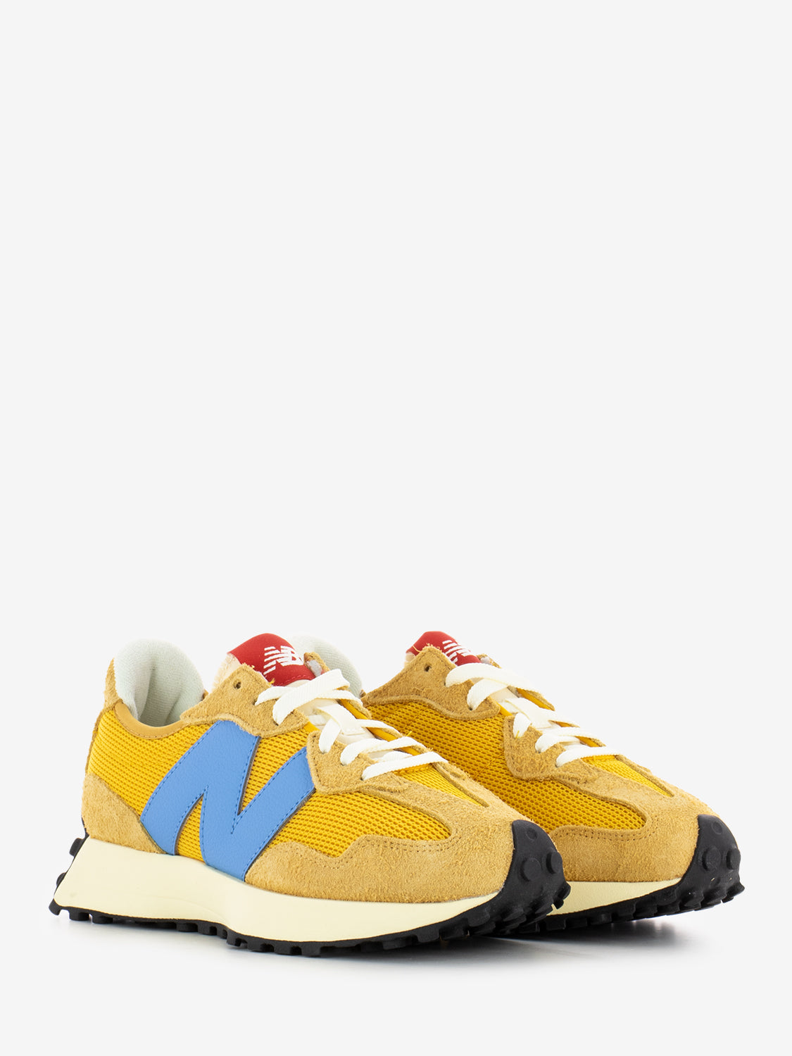 Sneakers lifestyle dried apricot