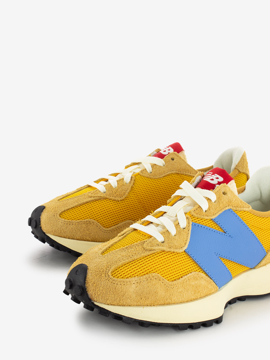 Sneakers lifestyle dried apricot