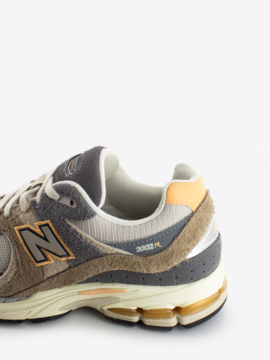 M2002R tan / green lifestyle sneakers