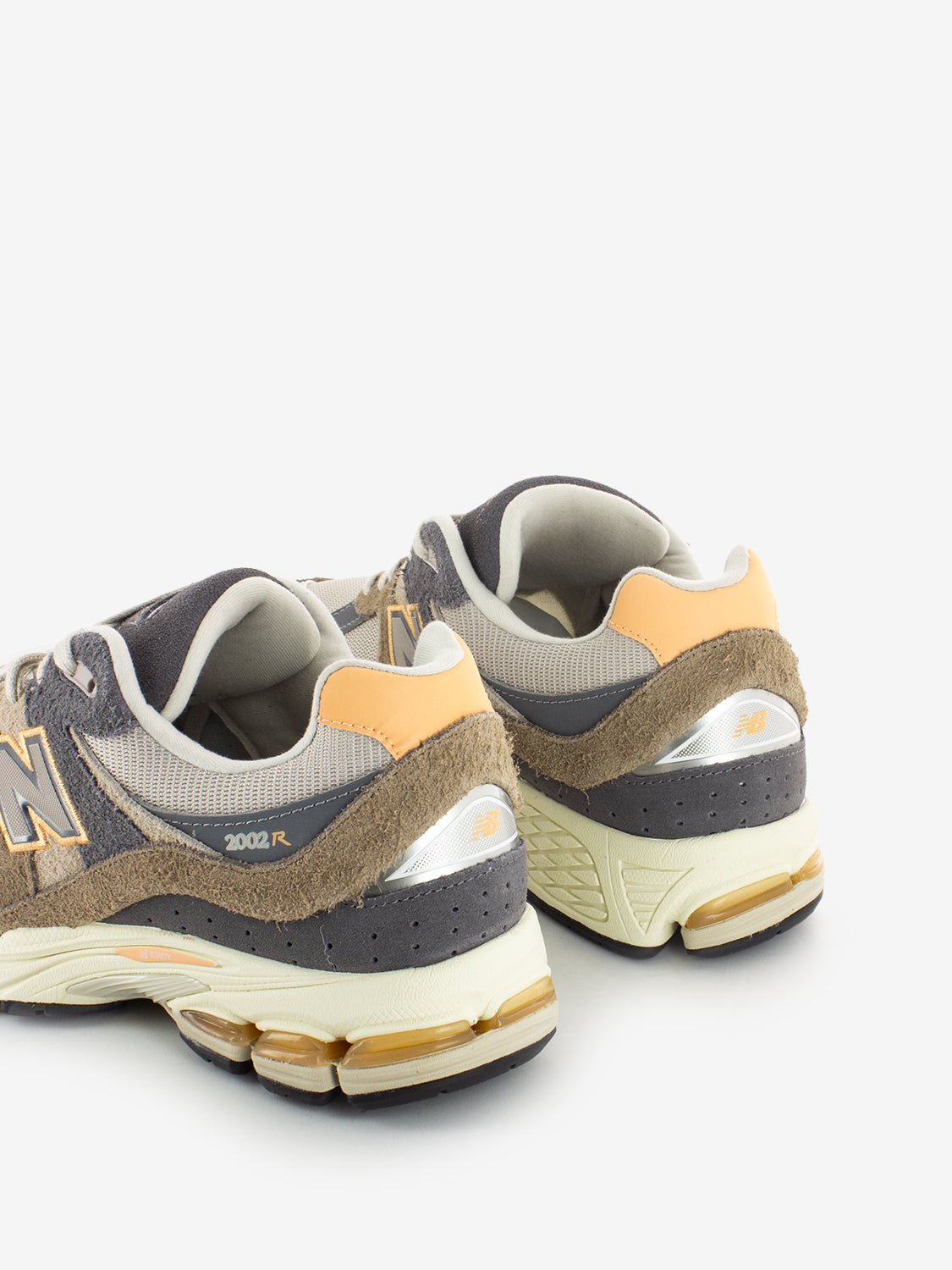 M2002R tan / green lifestyle sneakers