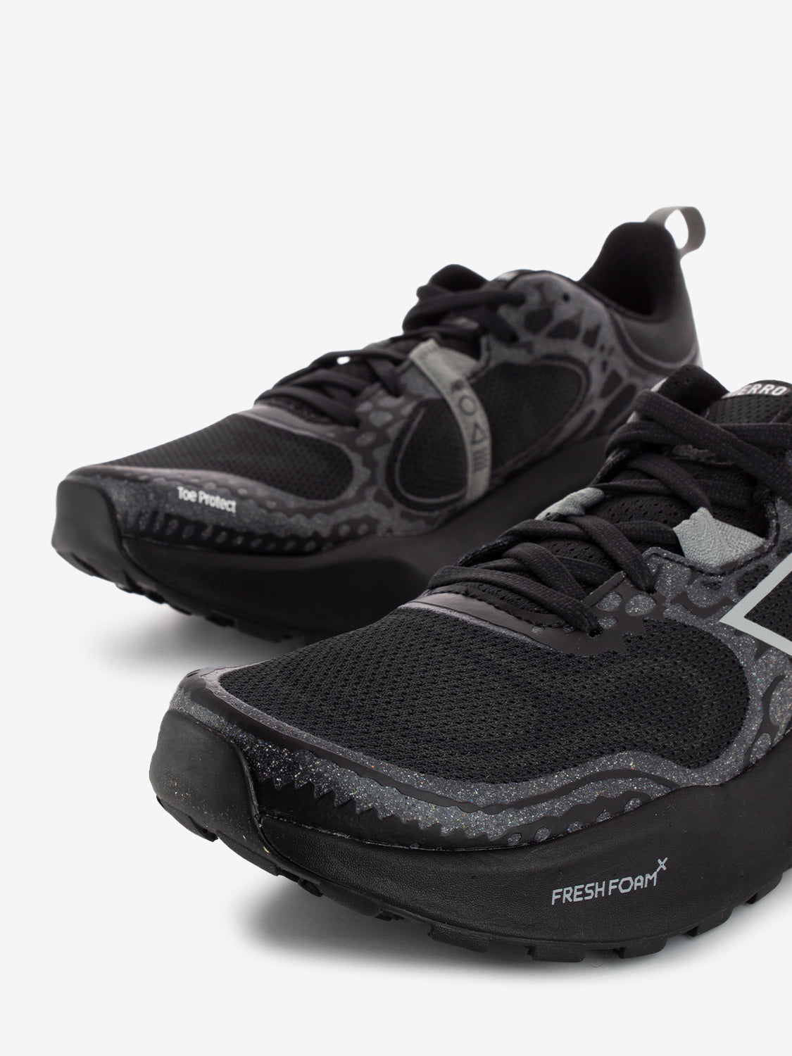 Mens Fresh Foam X Hierro V8 black sneakers
