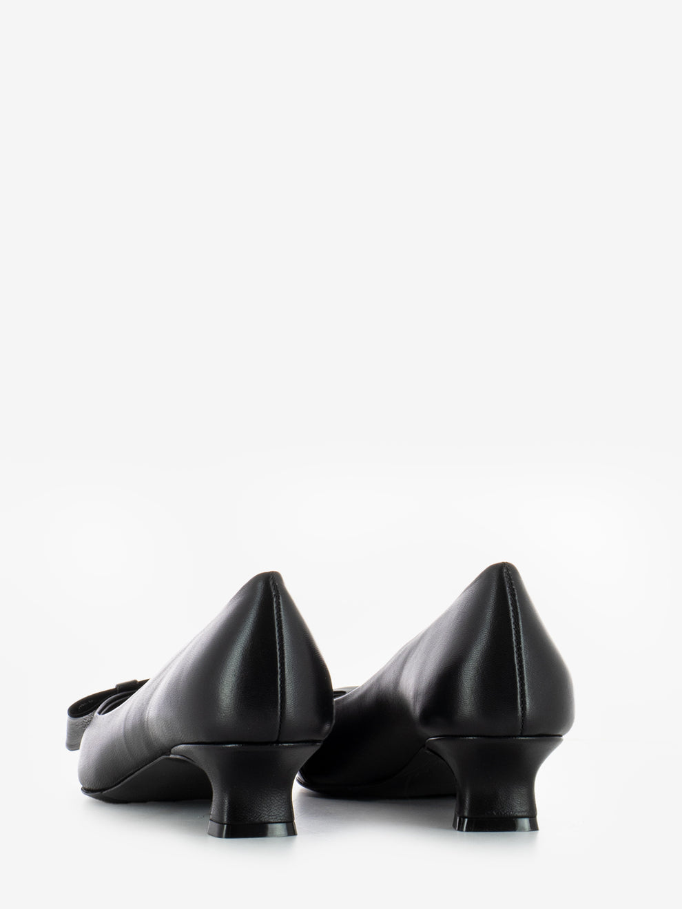 Décolleté in pelle e naplak nero
