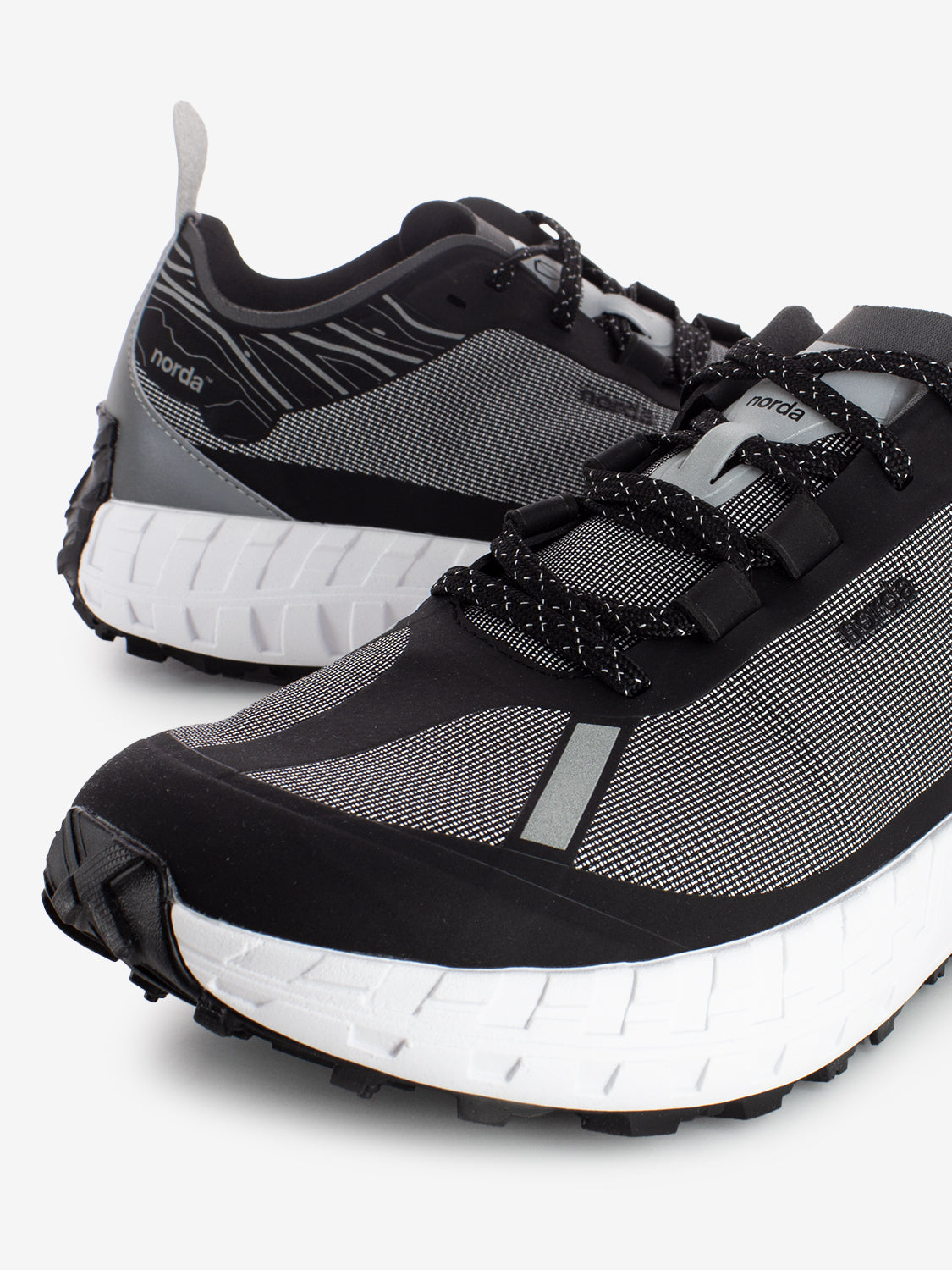 Sneakers NR.001 Core Black