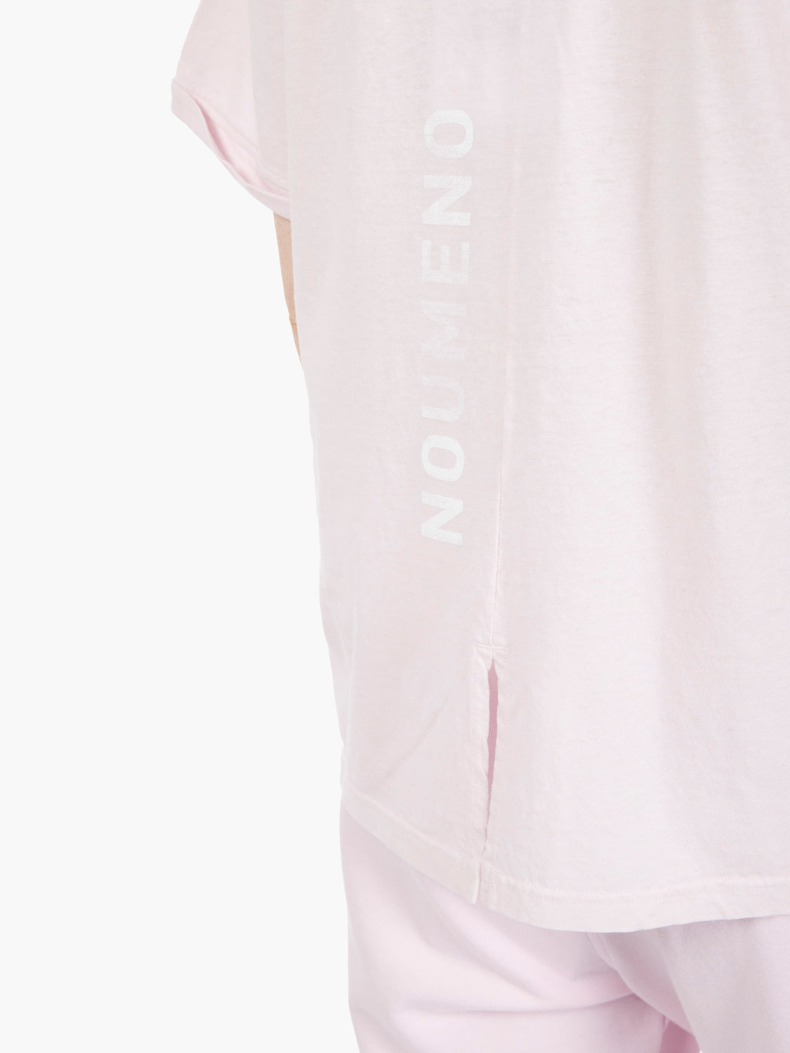 T-shirt girocollo con spacco e grafica sul retro rosa