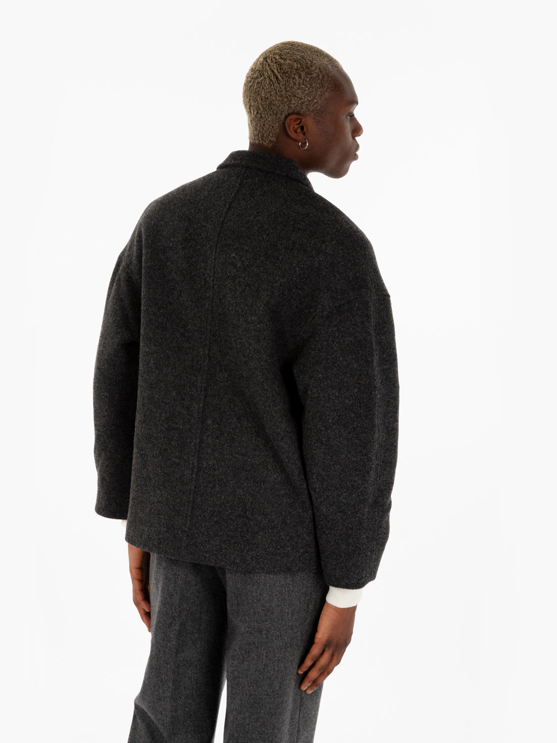 Wool jacket with anthracite sash