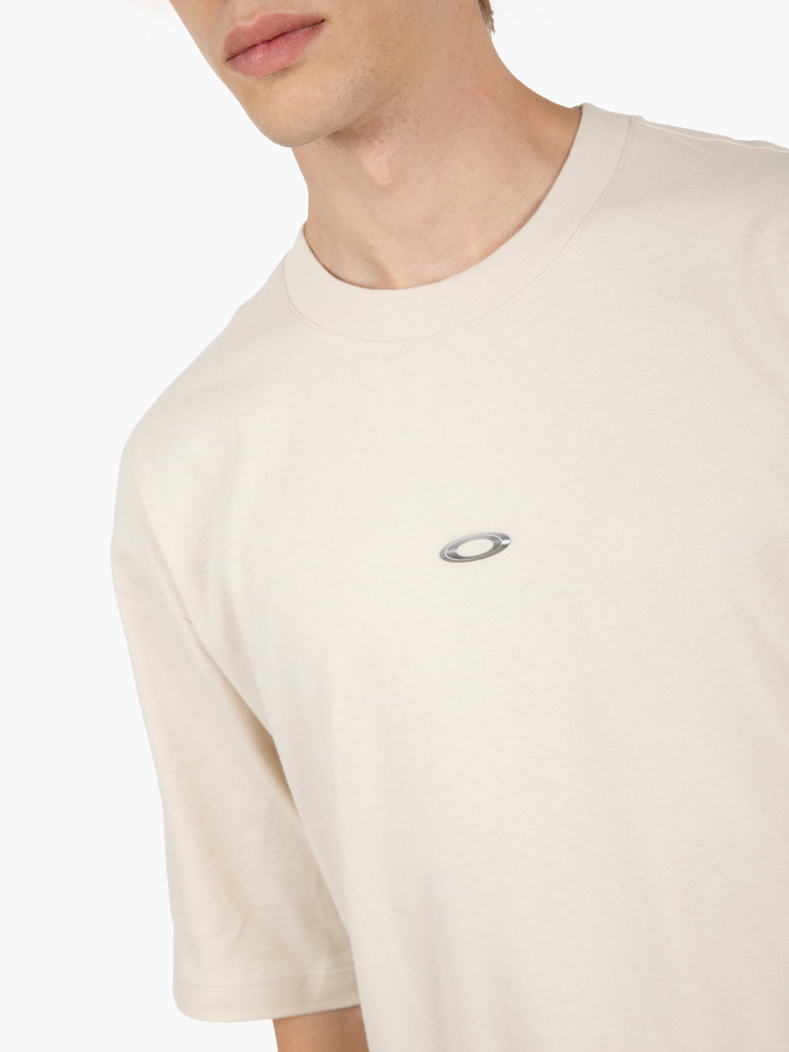 Metal rise tee mist