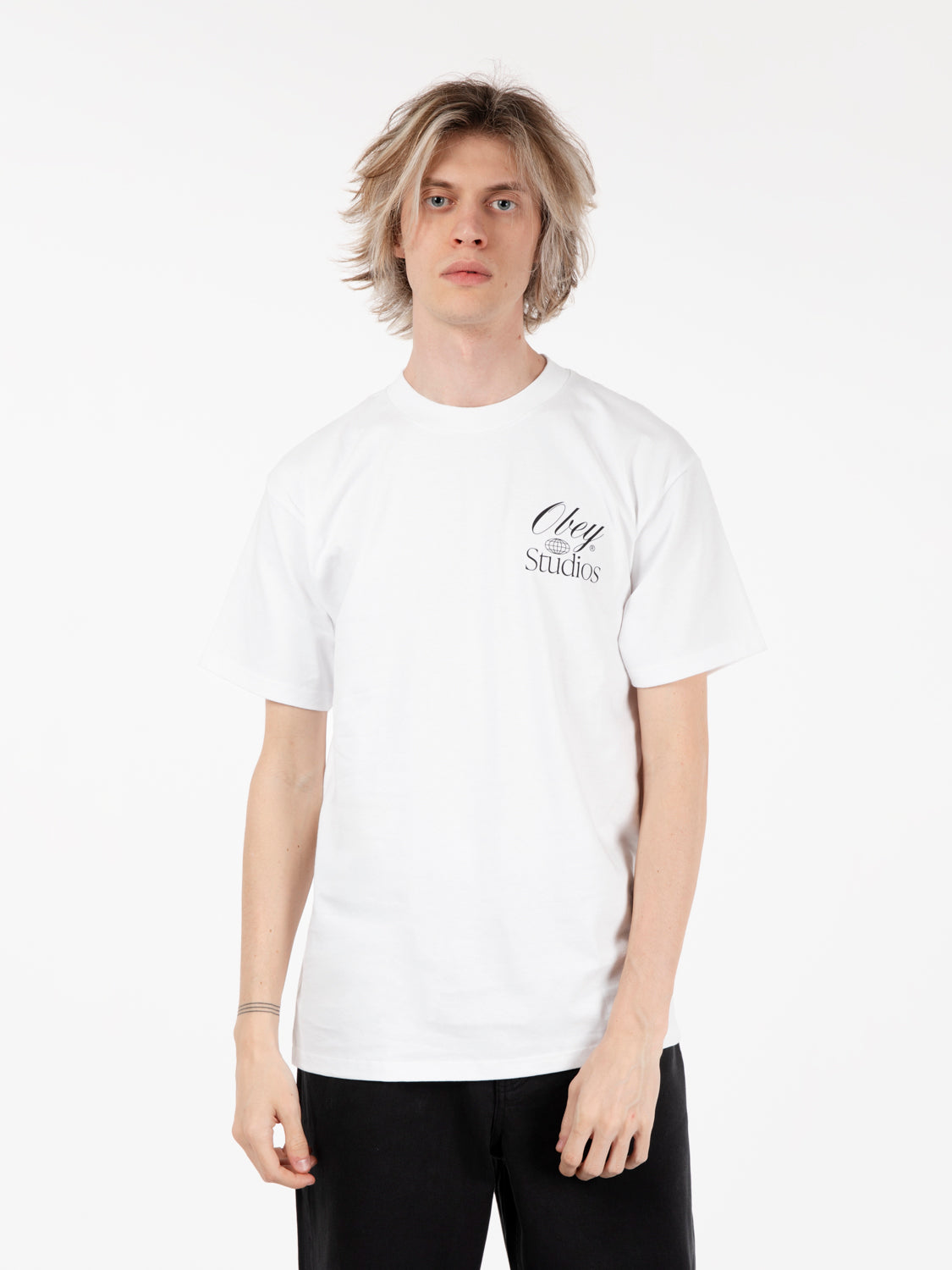 Classic t-shirt Studios Worldwide white