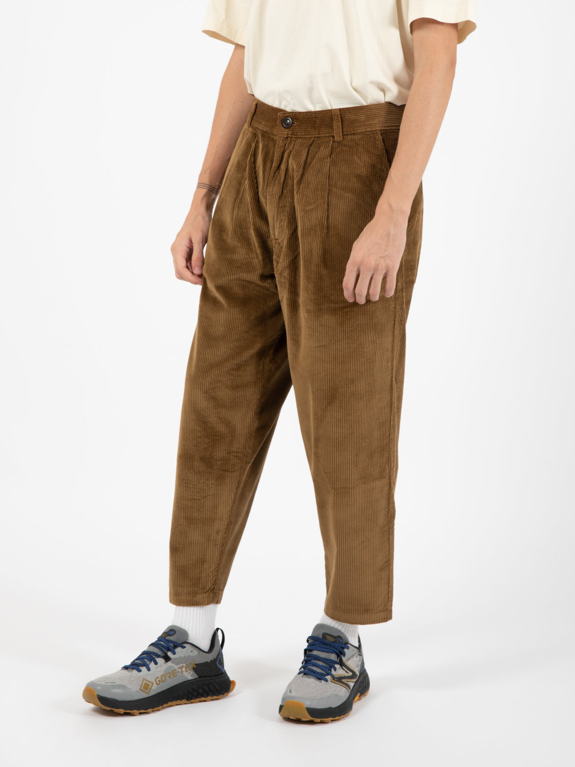 Swing trousers in brown velvet