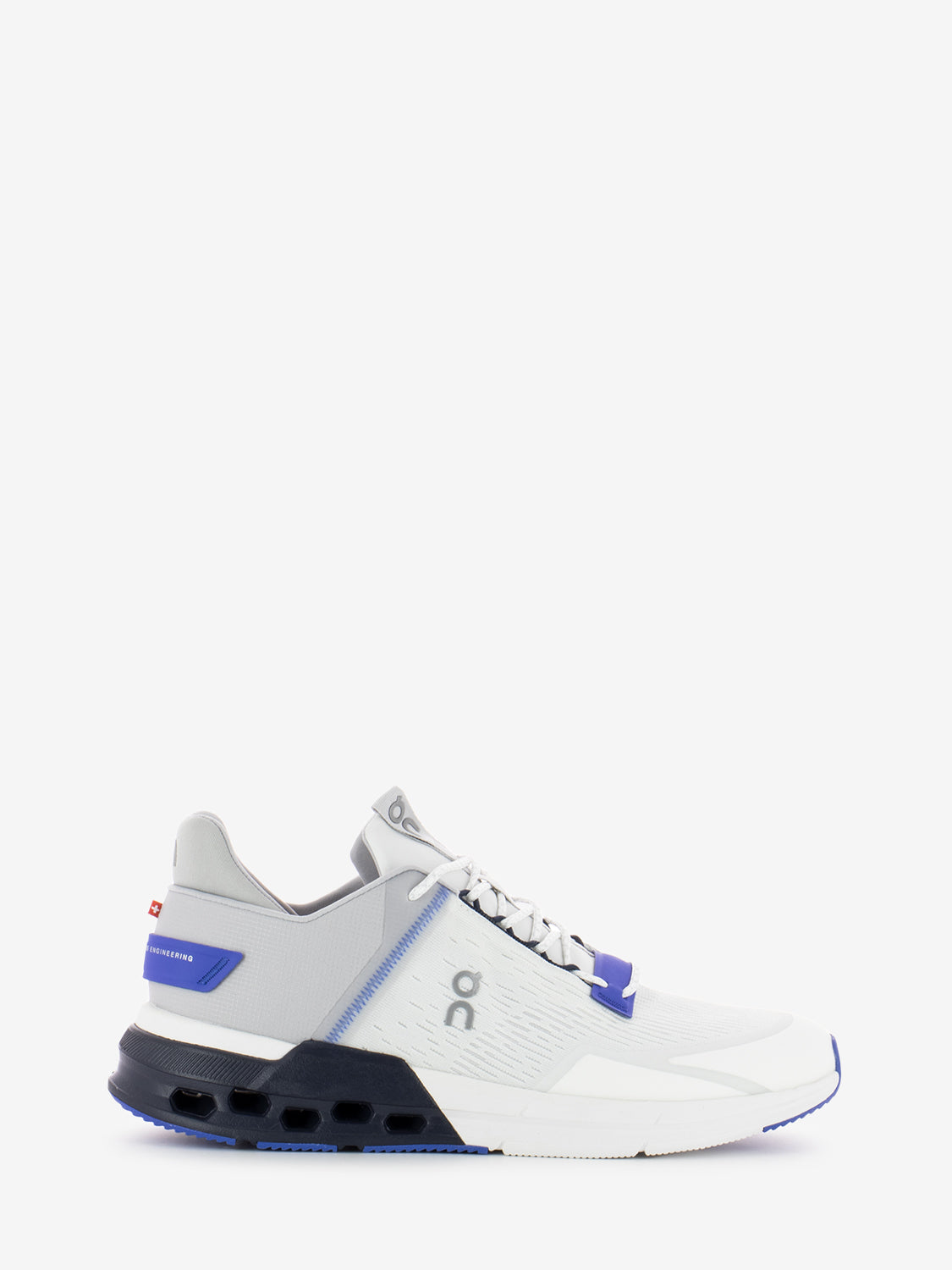 Cloudnova flux undyed-white / cobalt