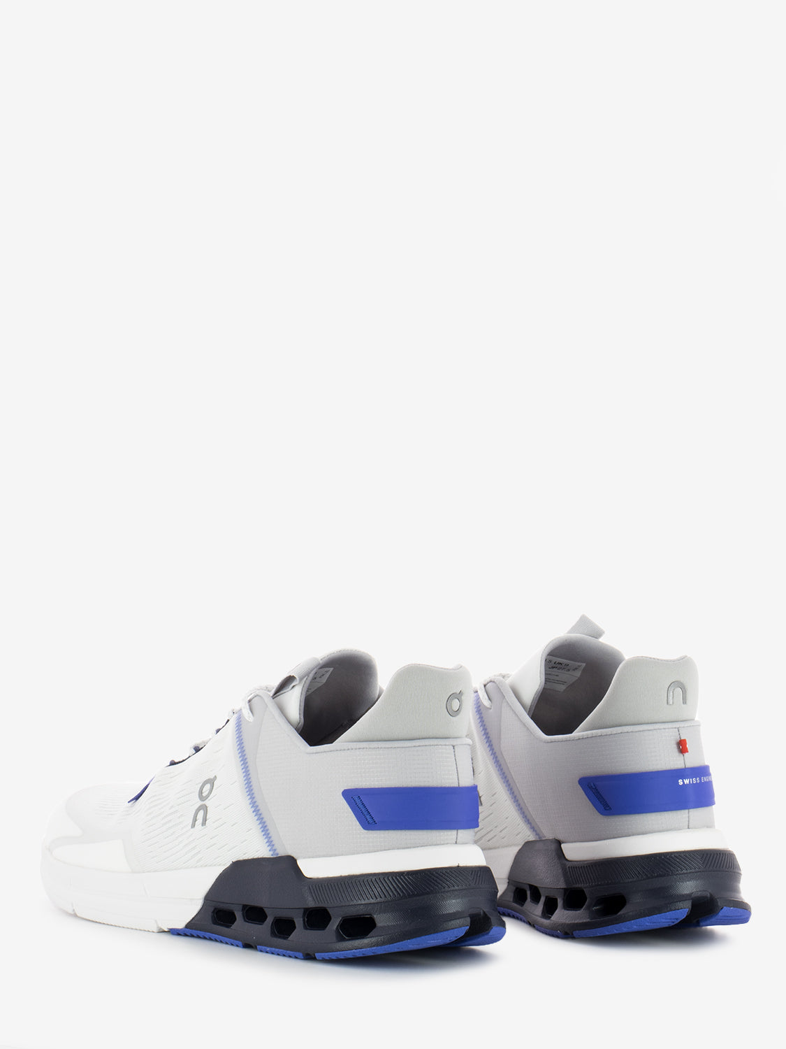 Cloudnova flux undyed-white / cobalt