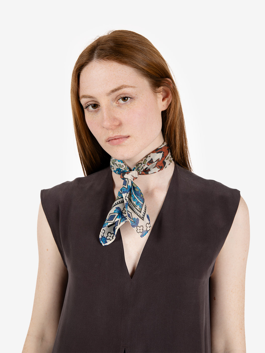 Cleome scarf with multicolor pattern
