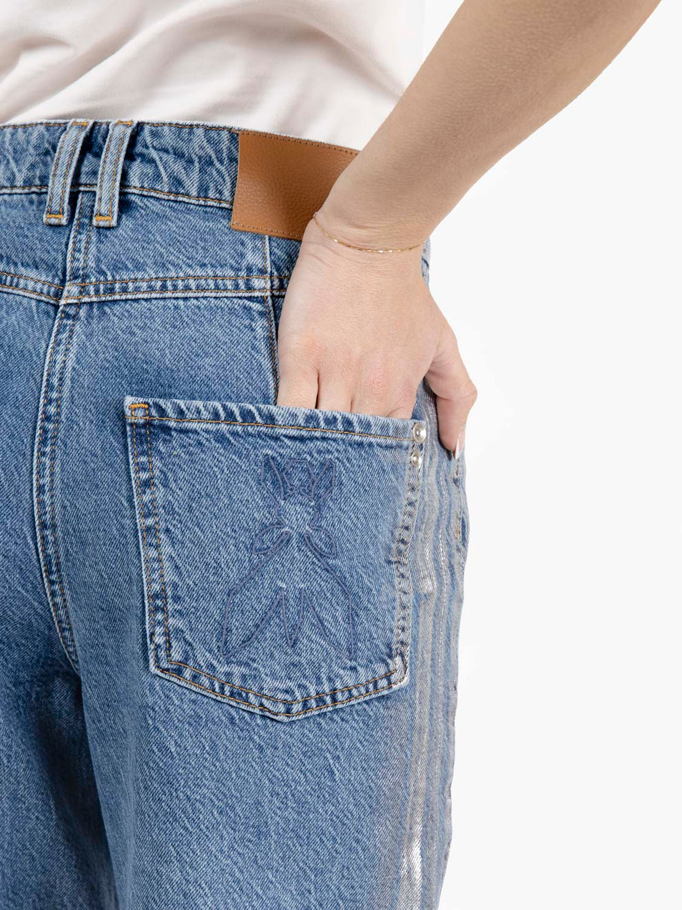 Carrot fit denim jeans in silver