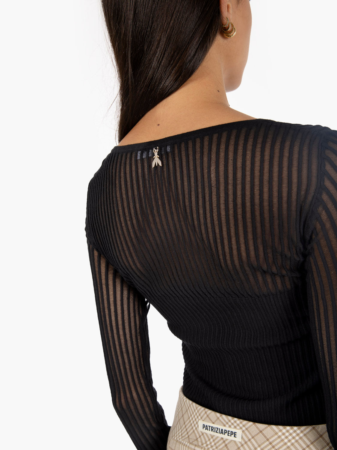 Maglia semitrasparente con scollo a cuore nera