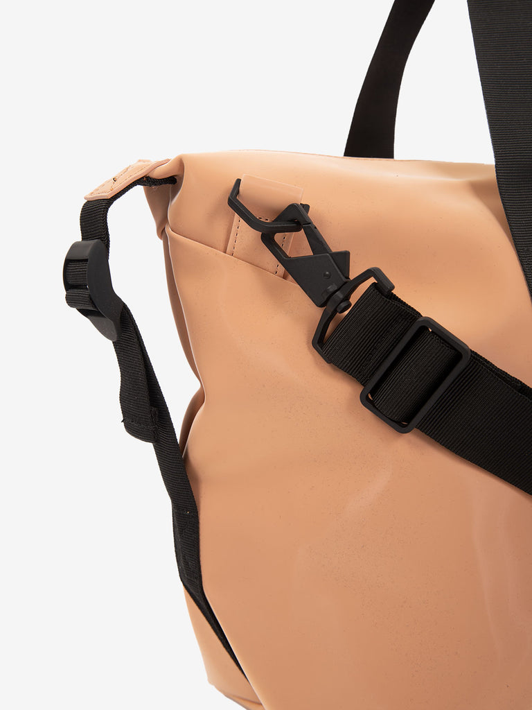 RAINS - Hilo weekend bag small coy