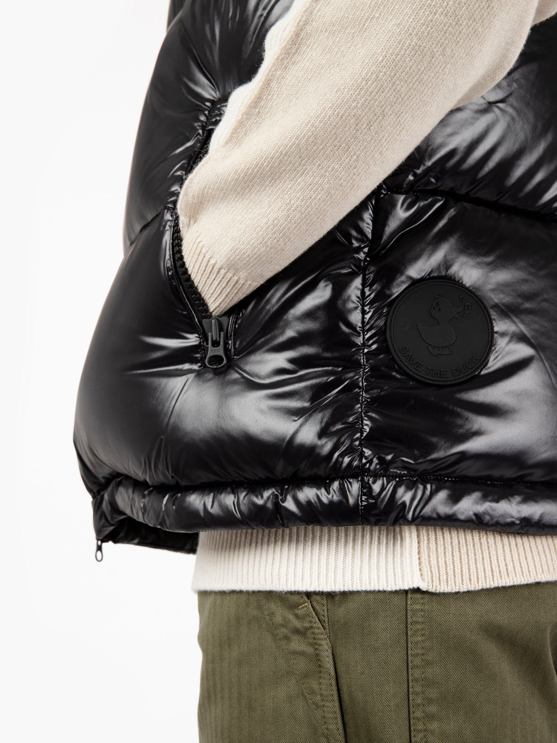 Ailantus vest black