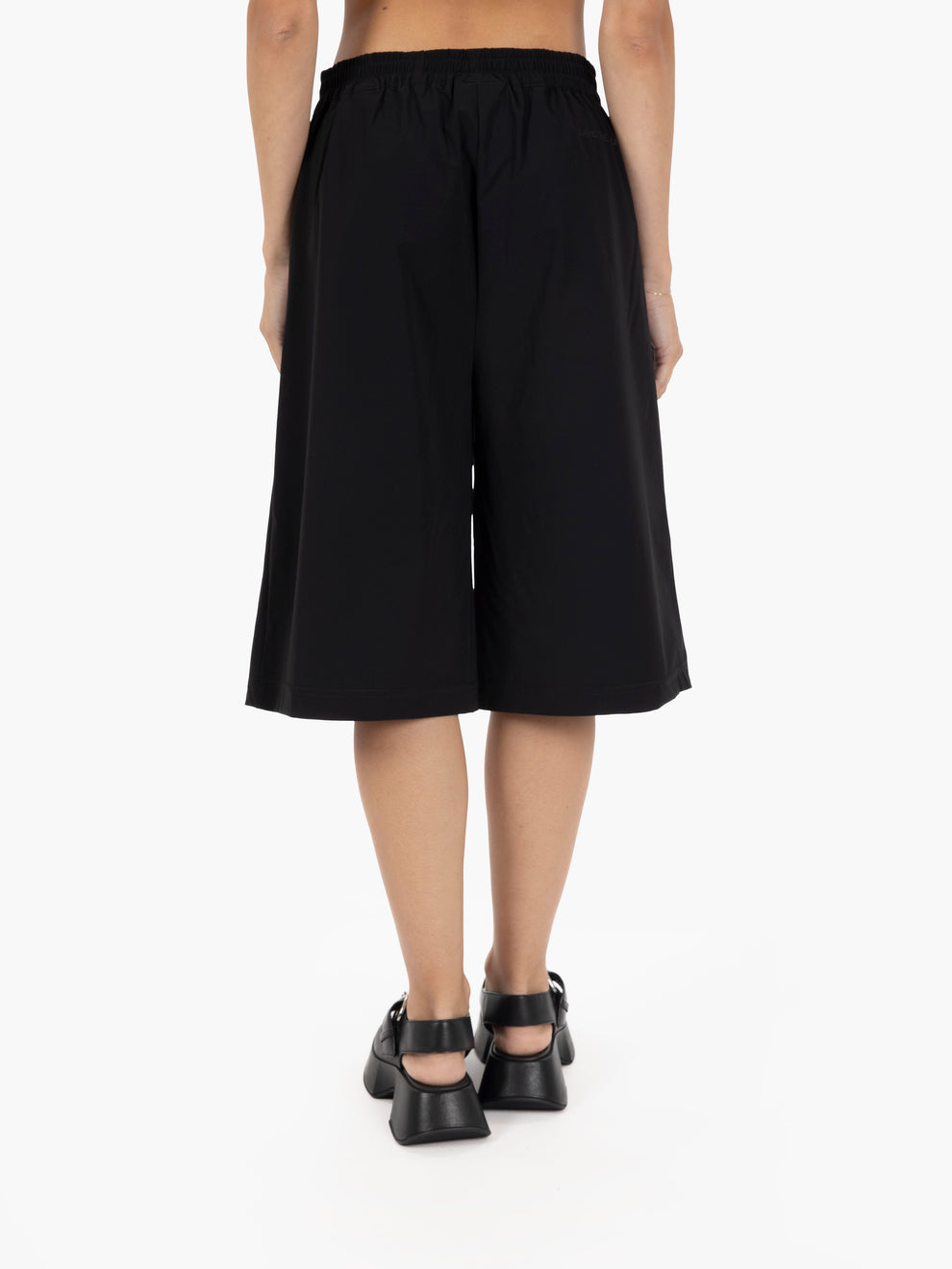 Heida Bermuda in black technical fabric