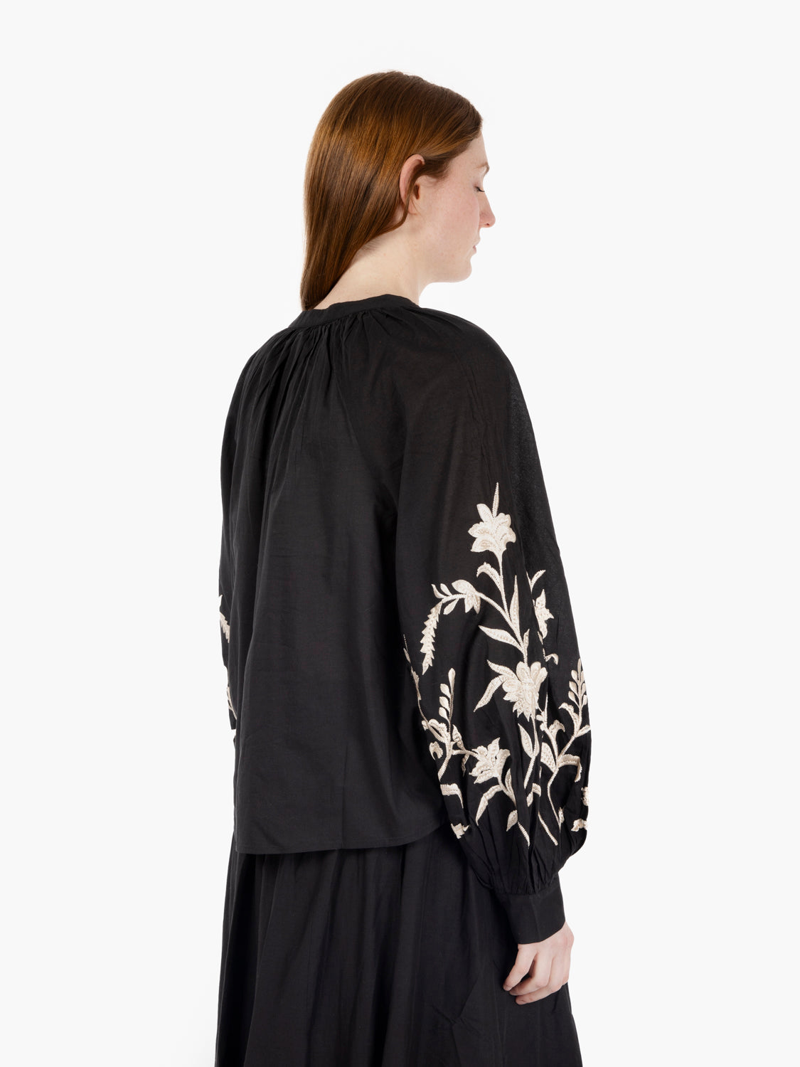 Camicia Marbella con ricami nero