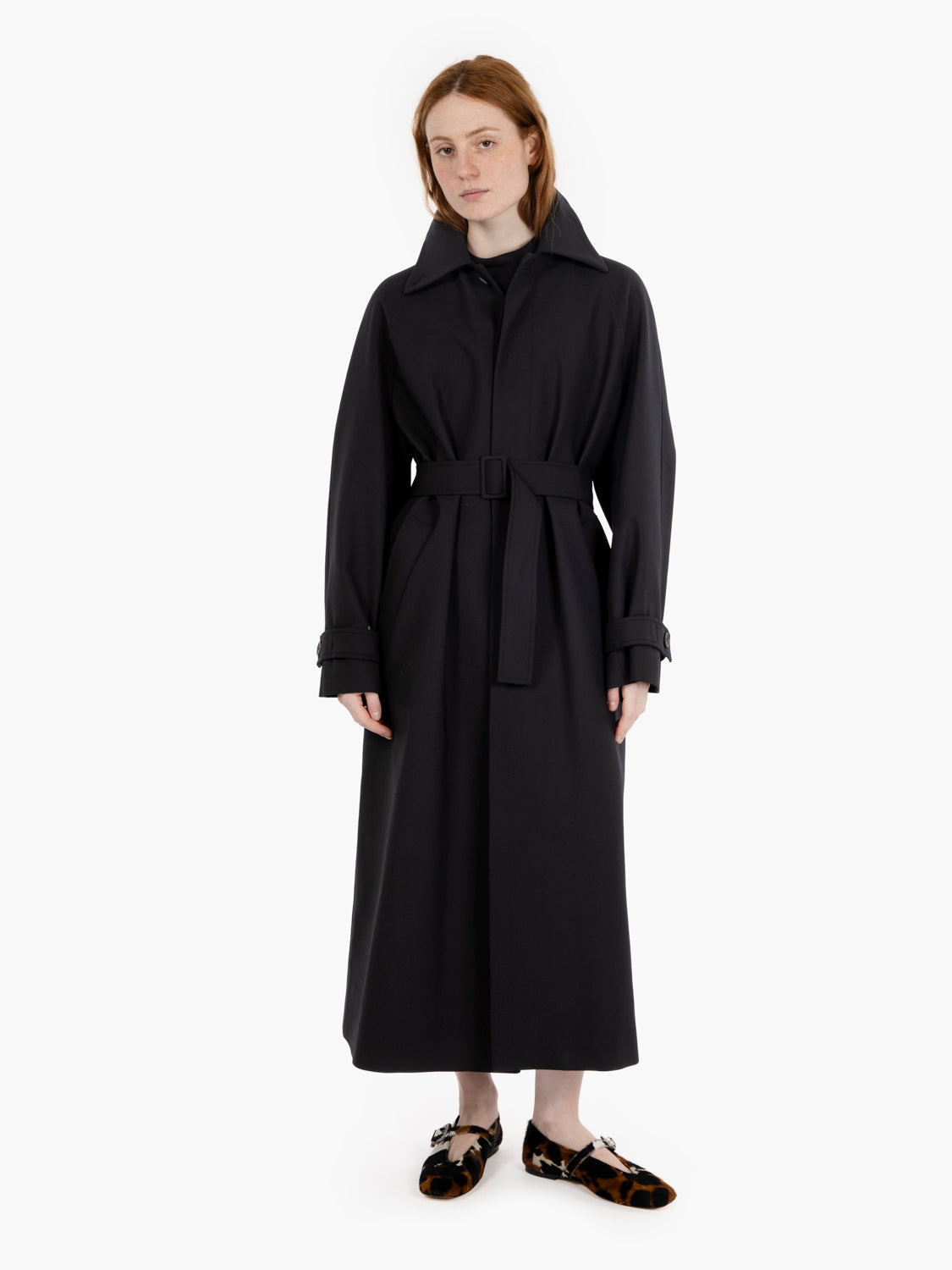 Beatrix trench coat in fresh black wool