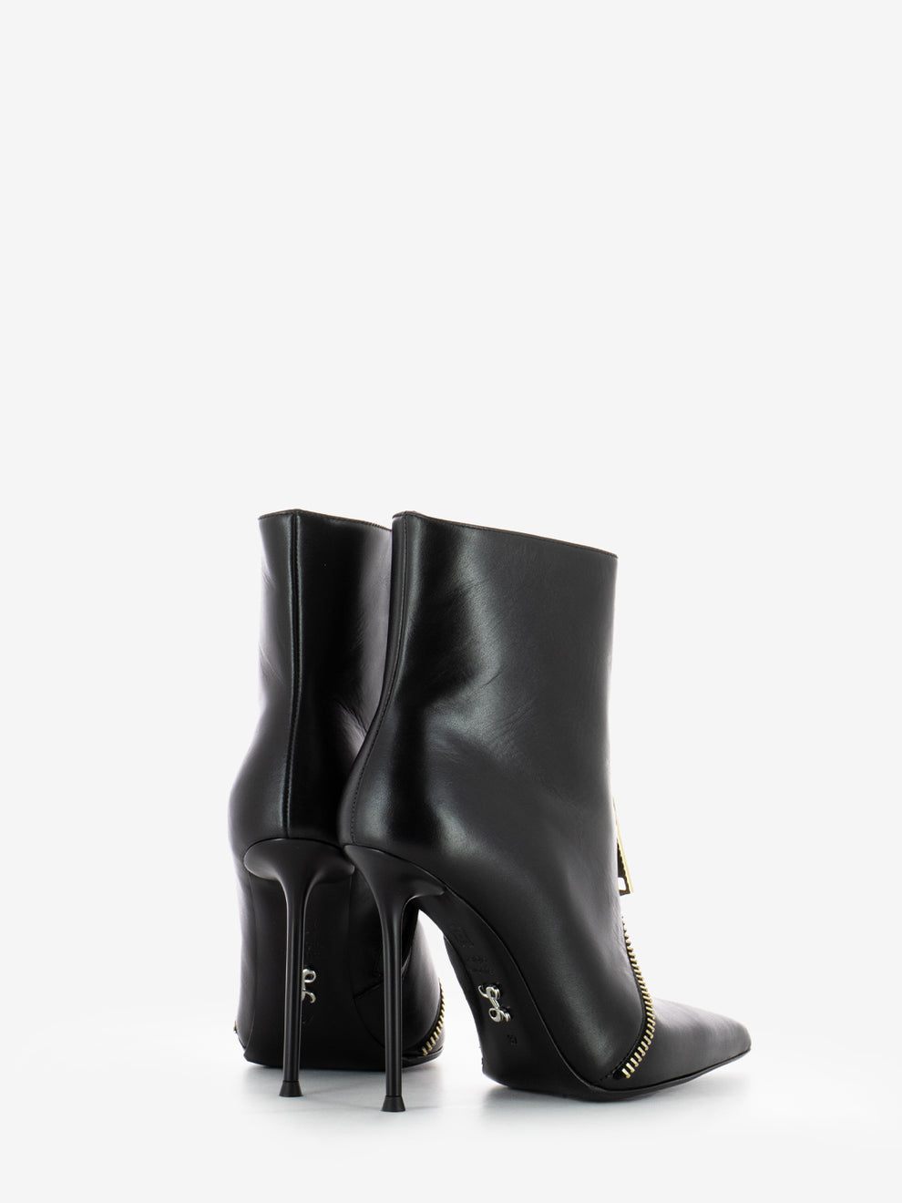 Luana ankle boots in leather with black zip