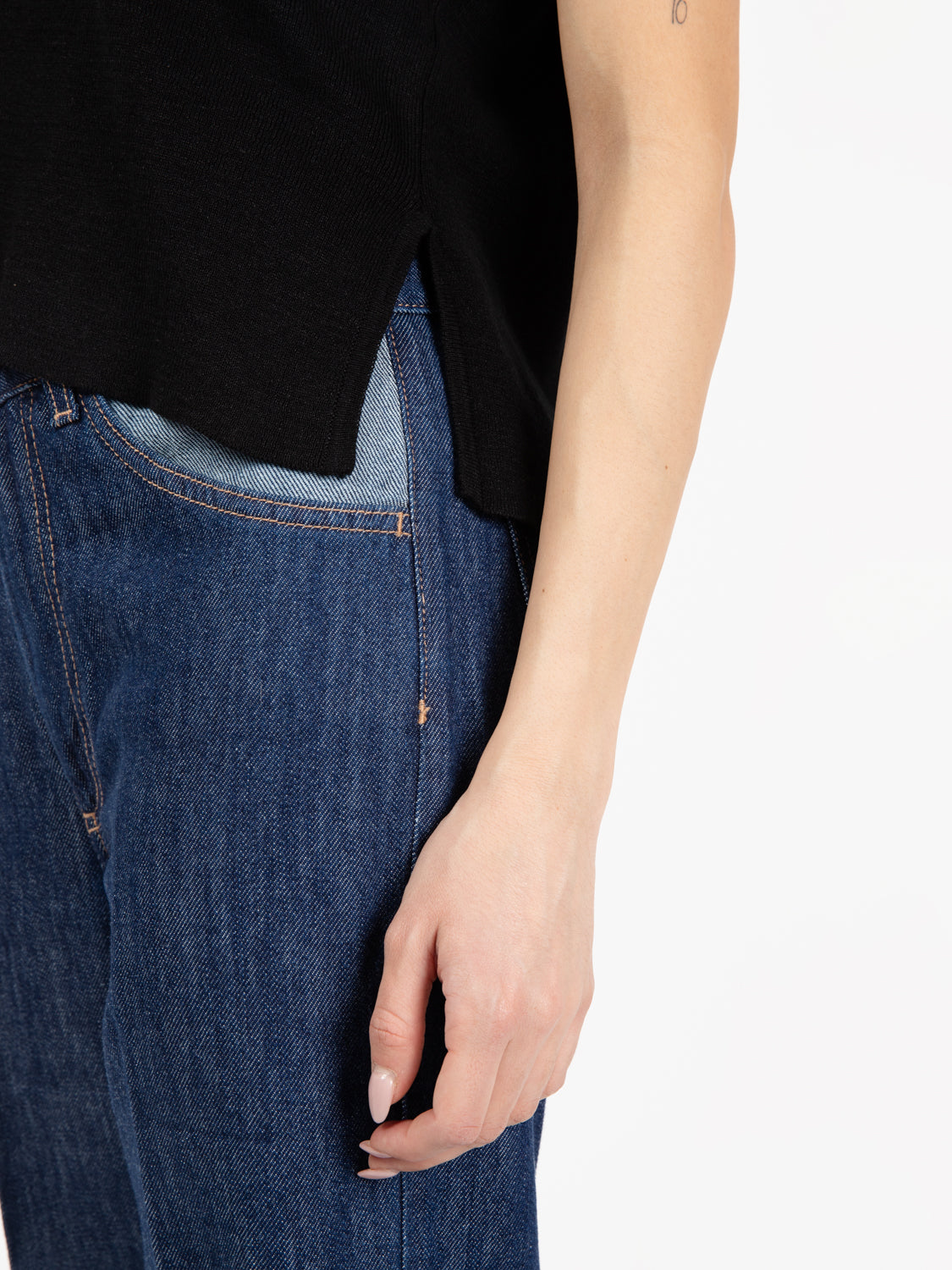 Maglia a maniche corte in misto lino nero