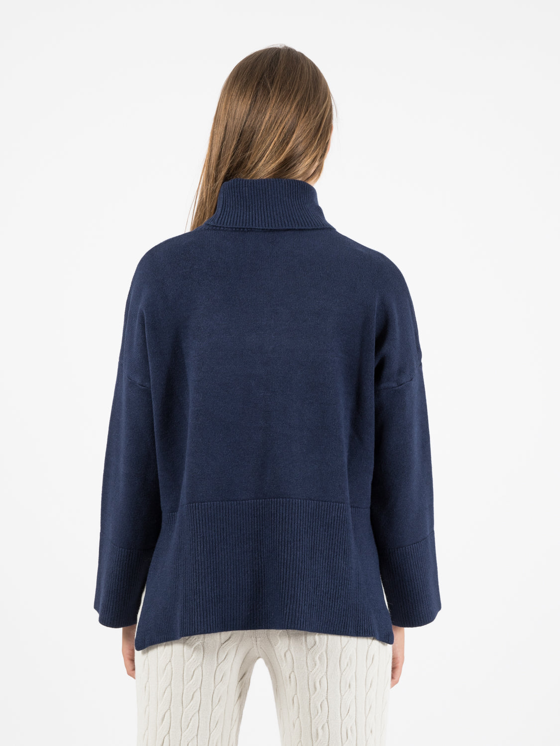 Dolcevita over dettagli a coste navy