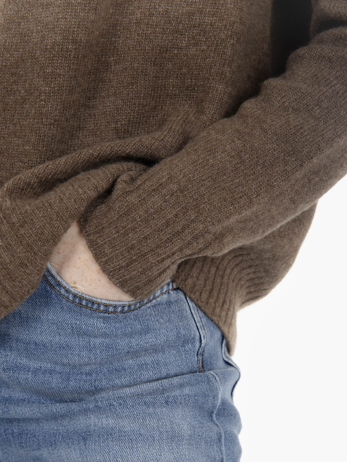 Maglione girocollo in lana e cashmere nocciola