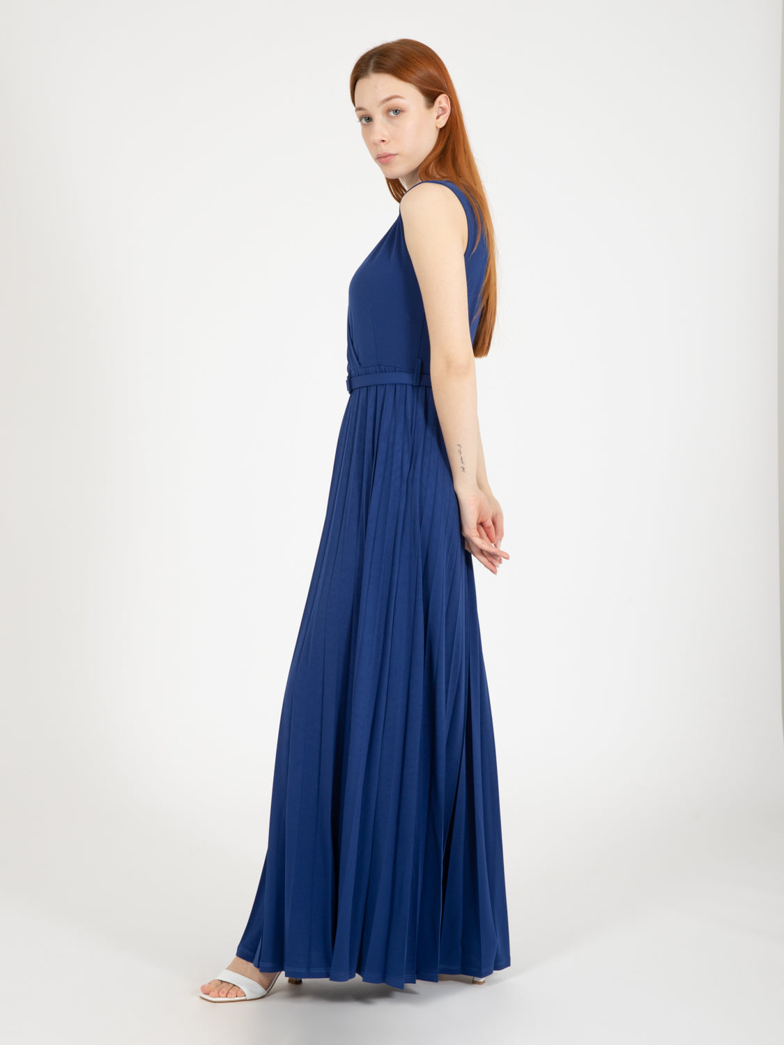 Royal dark sleeveless pleated long dress