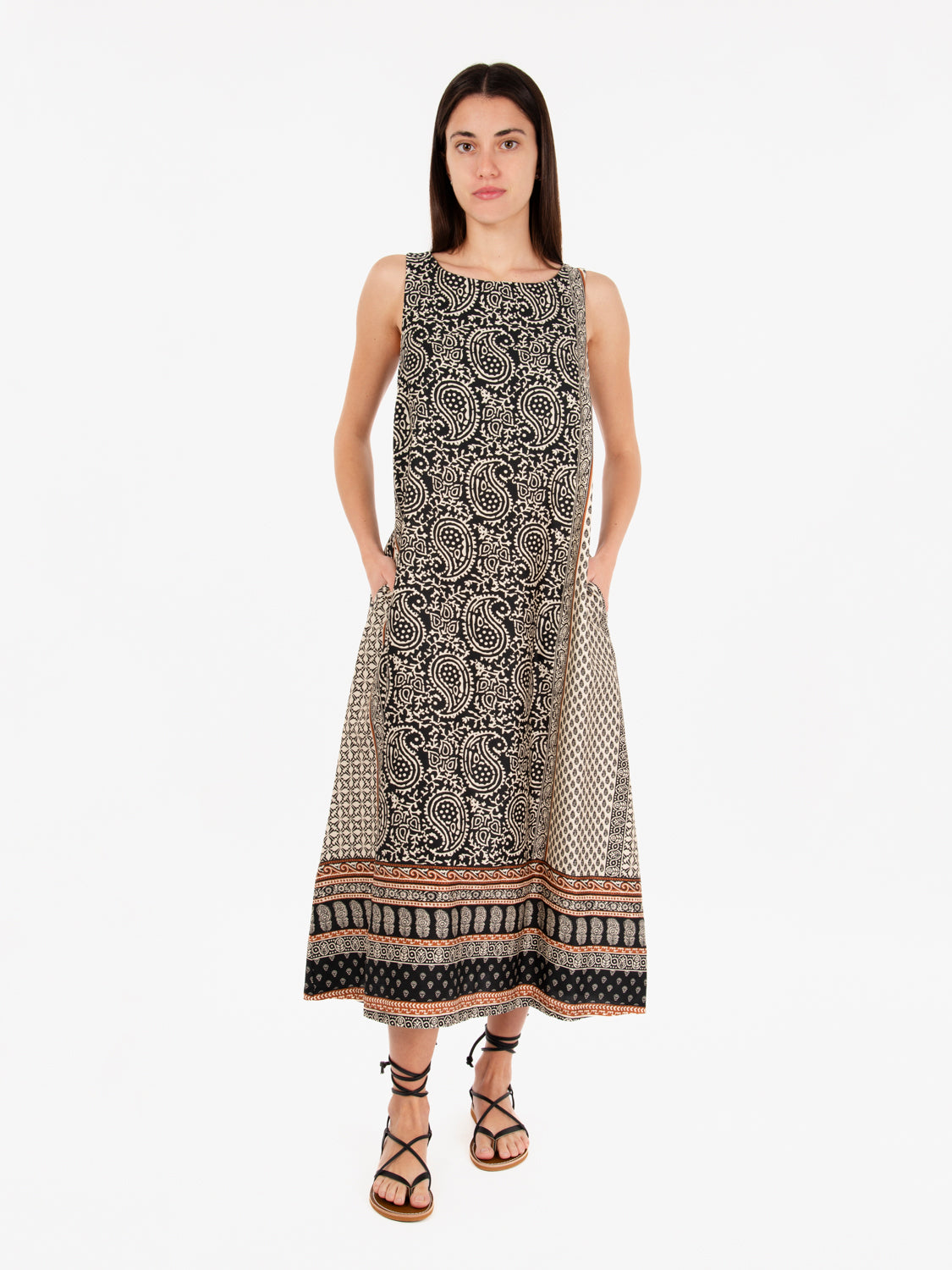 Black/white patterned sleeveless long dress