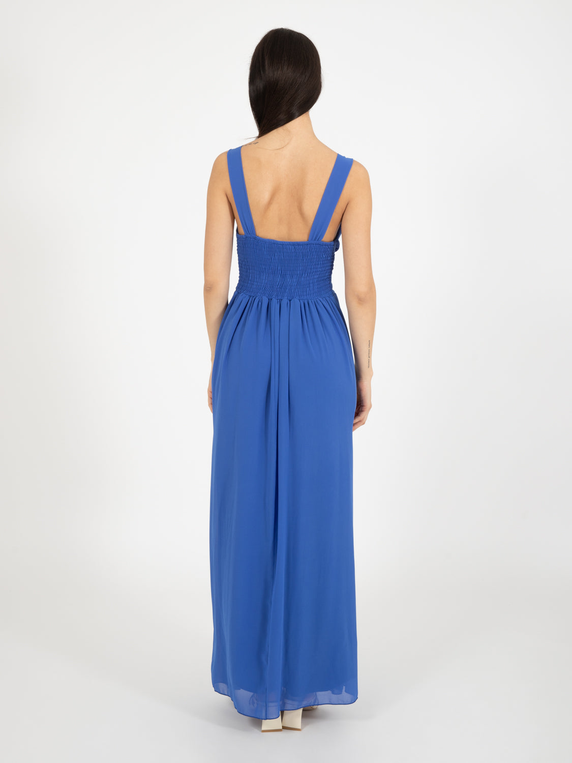 Long sleeveless dress in blue