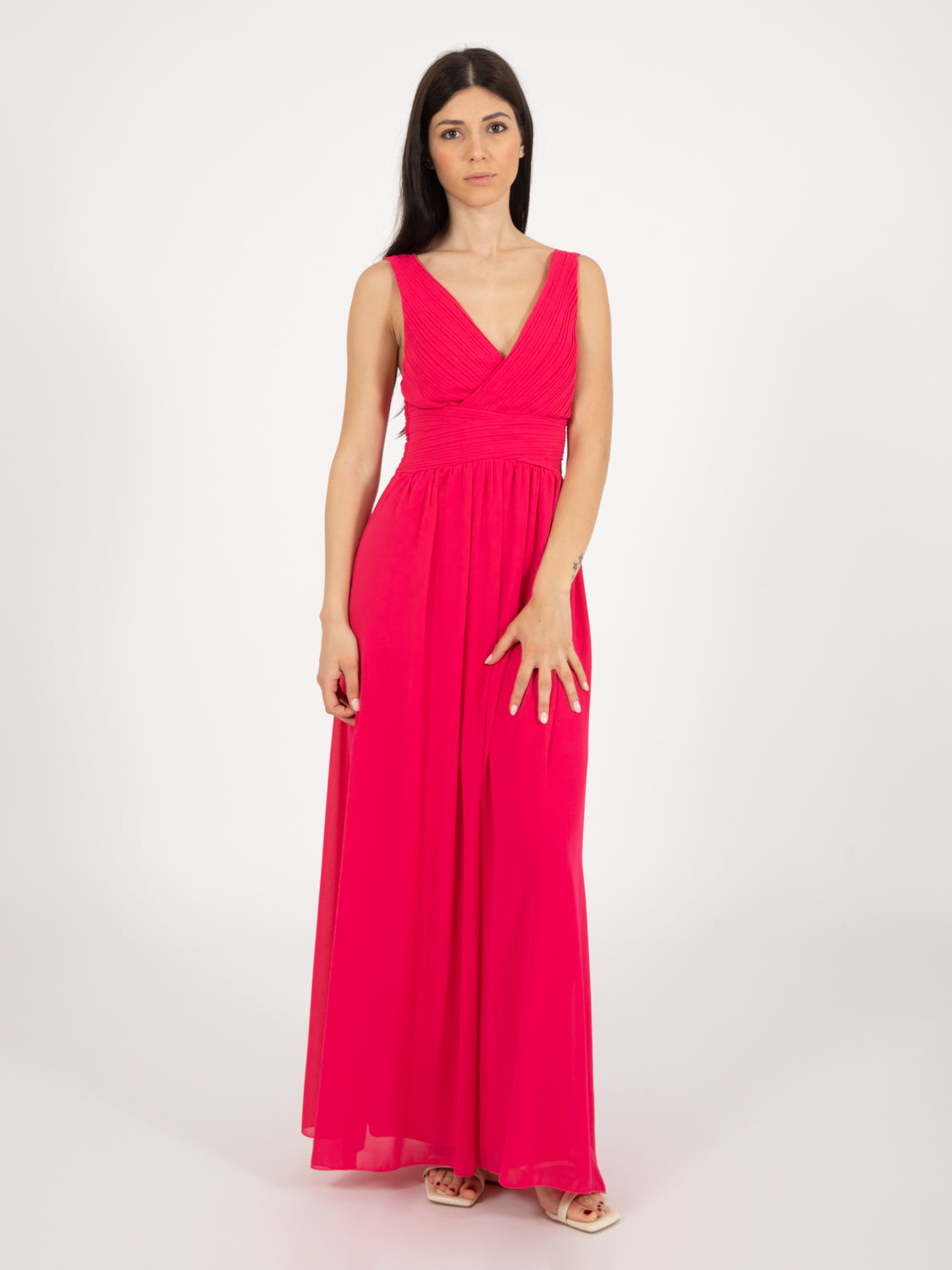 Long sleeveless fuchsia dress