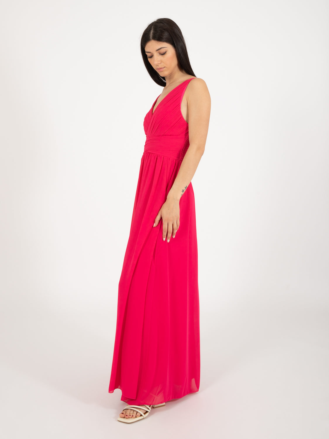 Long sleeveless fuchsia dress