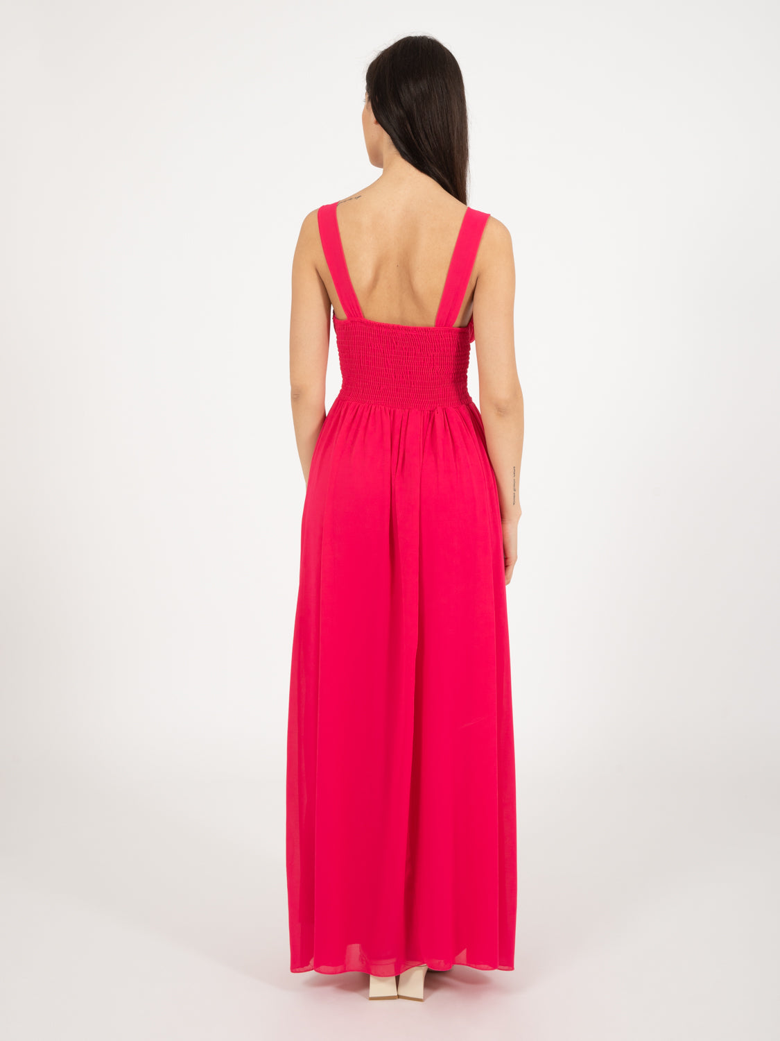 Long sleeveless fuchsia dress