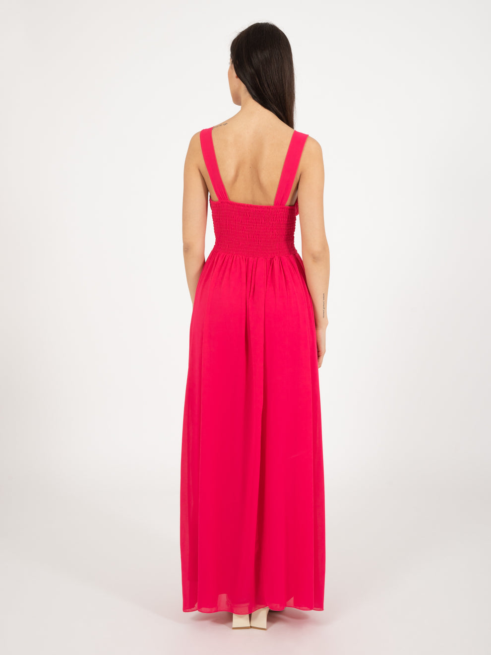 Long sleeveless fuchsia dress