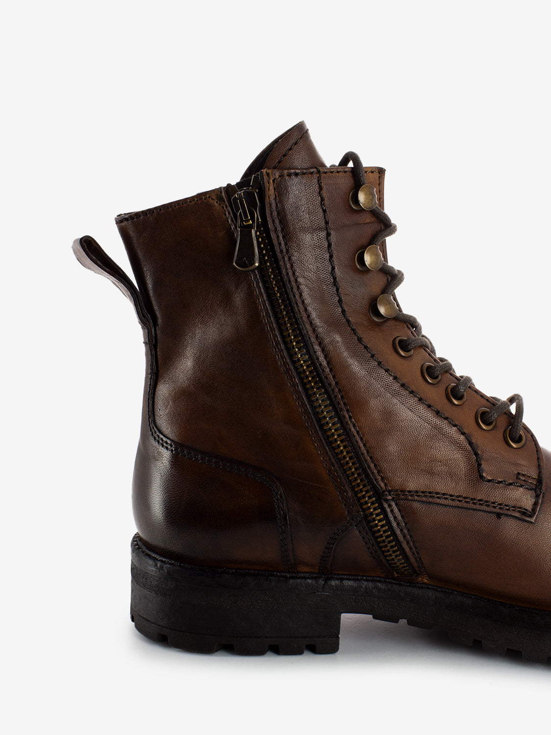 Anfibi in pelle con zip cuoio