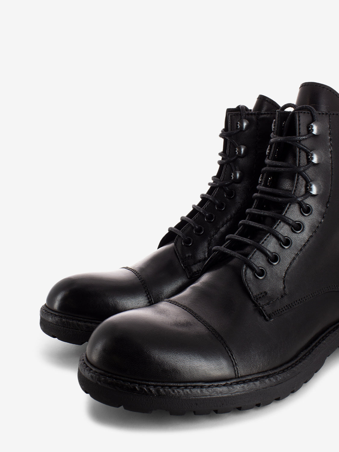 Anfibi in pelle con zip nero