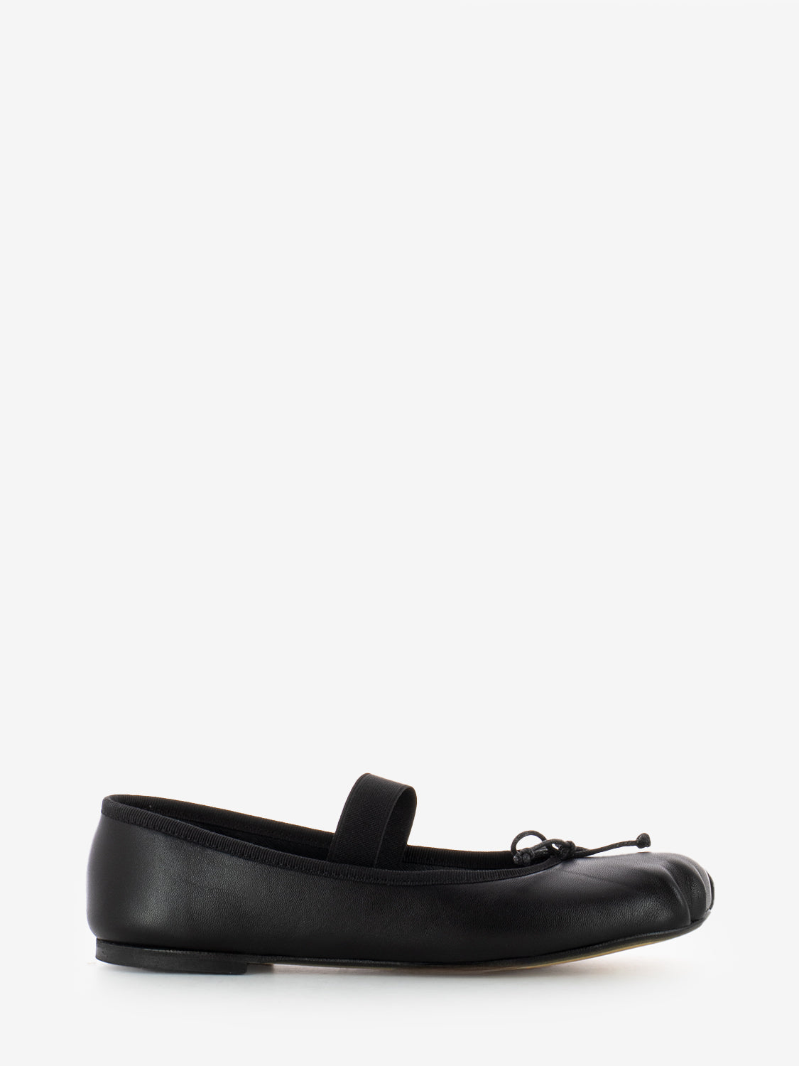 Ballerina with black elastic tassel