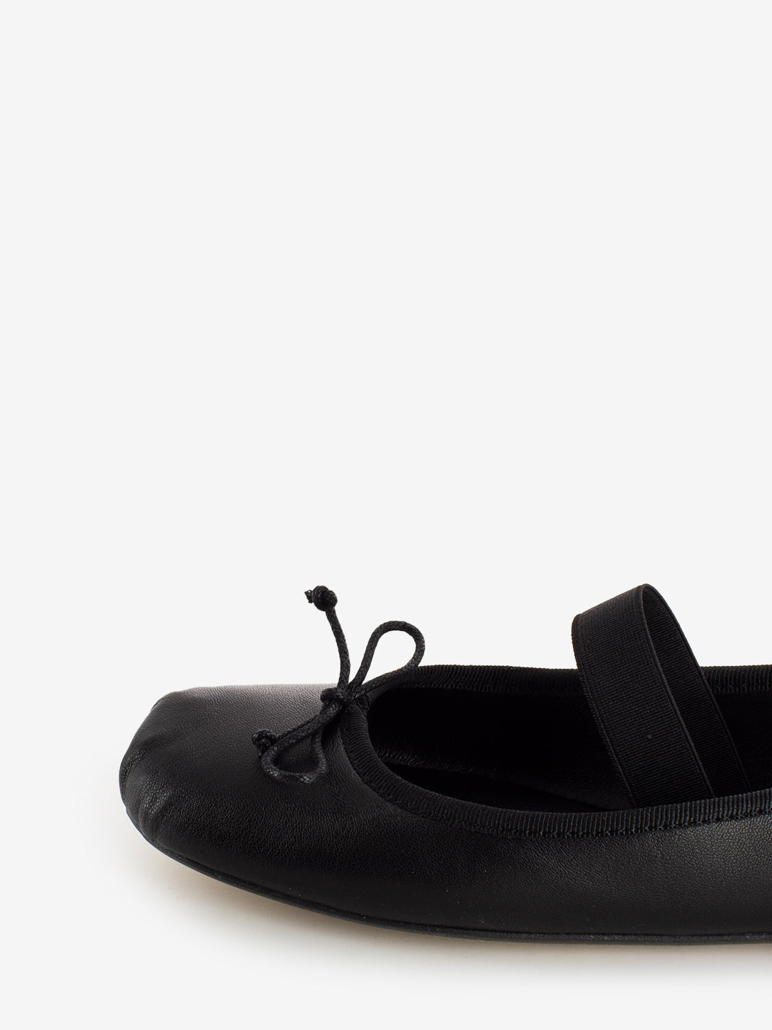 Ballerina with black elastic tassel