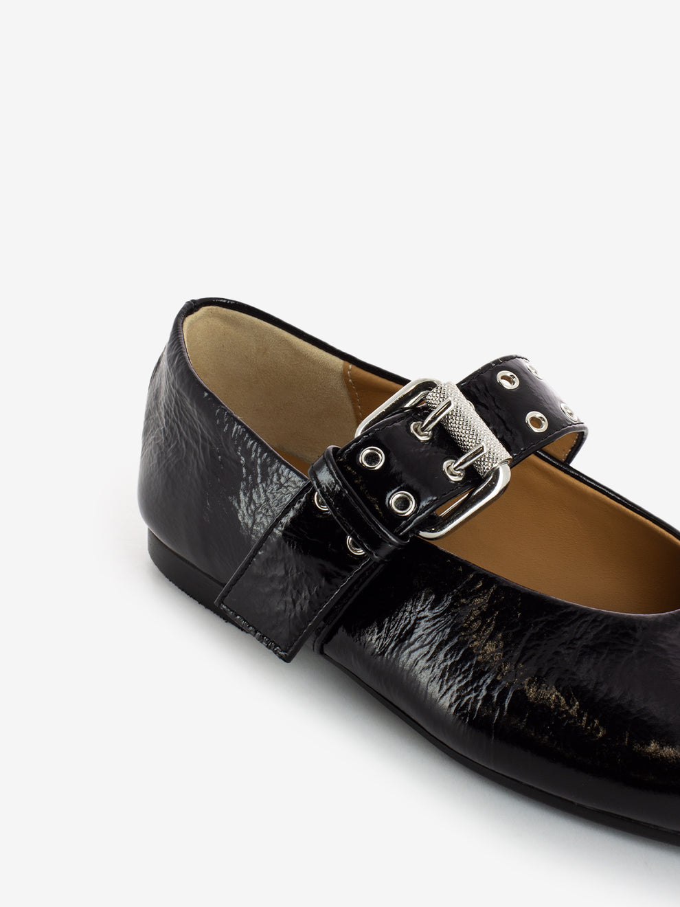 Ballerine con cinturino vernice nero