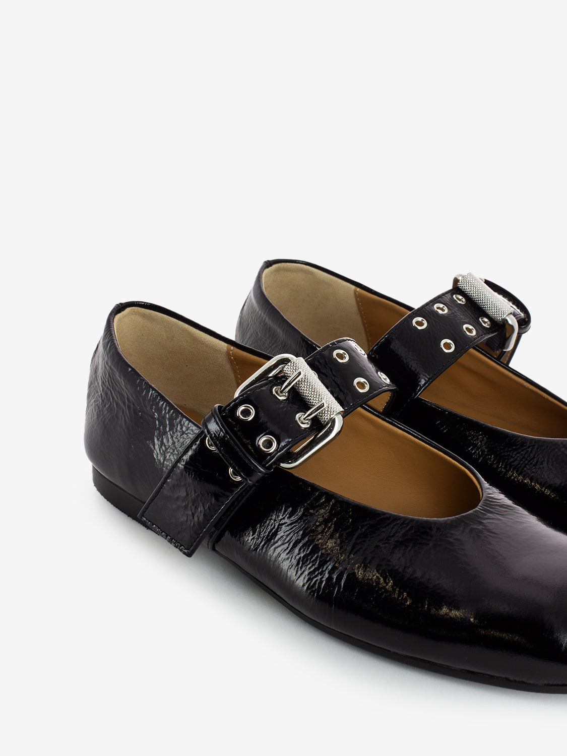 Ballerine con cinturino vernice nero